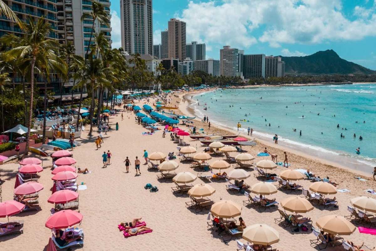 Honolulu---waikiki-beach--Things-to-do-in-hawaii-travel-calendar-ideas-booking-hotel-flight-deals