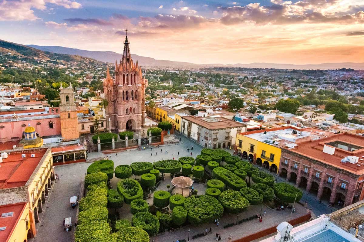 San-Miguel-de-Allende Things-to-do-in-Mexico travel-calendar-ideas-booking-hotel-flight-deals