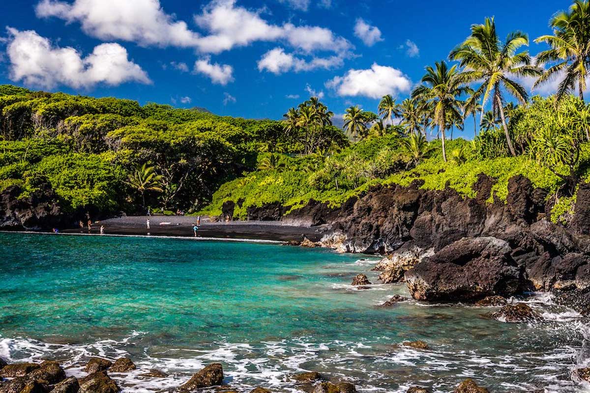 hana-hawaii-Road-to-Hana-Things-to-do-in-hawaii-travel-calendar-ideas-booking-hotel-flight-deals